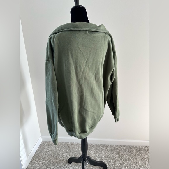 Women’s Crop Shop Boutique Oversized Collar Sweatshirt in Clover - Picture 4 of 7